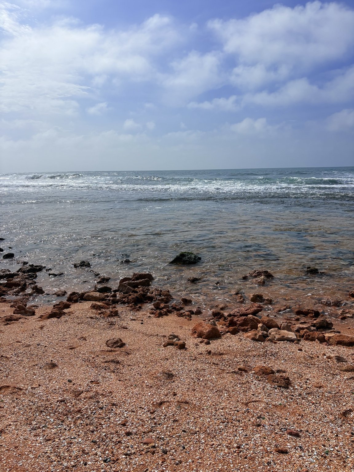 Vagues de l’Atlantique sur la plage au pied du Domaine